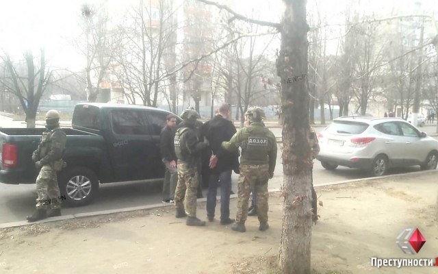 Сотрудники Госпогранслужбы провели спецоперацию с задержанием мужчины Фото № 0 Сотрудники Госпогранслужбы провели спецоперацию с задержанием мужчины Фото № 0