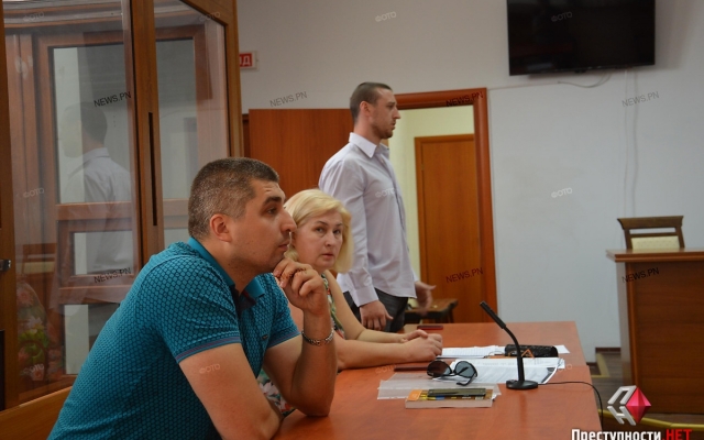 После решения апелляционного суда вернуть рецидивиста Юрия Богомяткова в СИЗО, обвиняемый порезал себе руки и шею Фото № 12 После решения апелляционного суда вернуть рецидивиста Юрия Богомяткова в СИЗО, обвиняемый порезал себе руки и шею Фото № 12