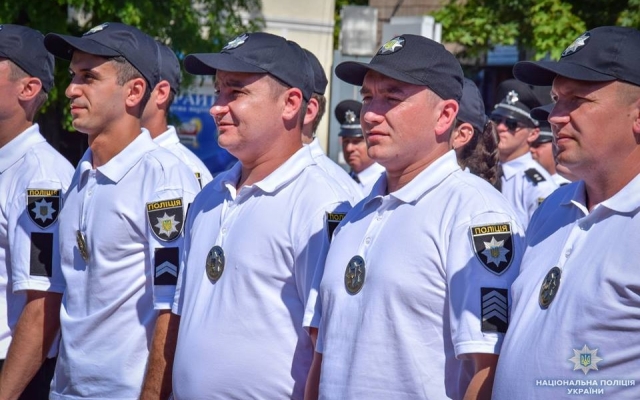 Возле Памятника Героям Небесной Сотни новоиспеченные полицейские присягнули на верность украинскому народу Фото № 9 Возле Памятника Героям Небесной Сотни новоиспеченные полицейские присягнули на верность украинскому народу Фото № 9