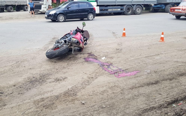 Авария при въезде в Николаев: мотоцикл «влетел» в припаркованный «КамАЗ», есть пострадавшие Фото № 5 Авария при въезде в Николаев: мотоцикл «влетел» в припаркованный «КамАЗ», есть пострадавшие Фото № 5