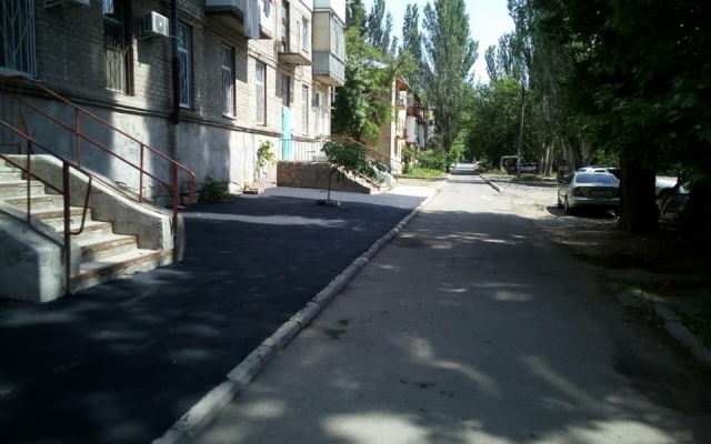 На Чкалова укладывают тротуарную плитку и благоустраивают другие улицы Заводского района Фото № 7 На Чкалова укладывают тротуарную плитку и благоустраивают другие улицы Заводского района Фото № 7