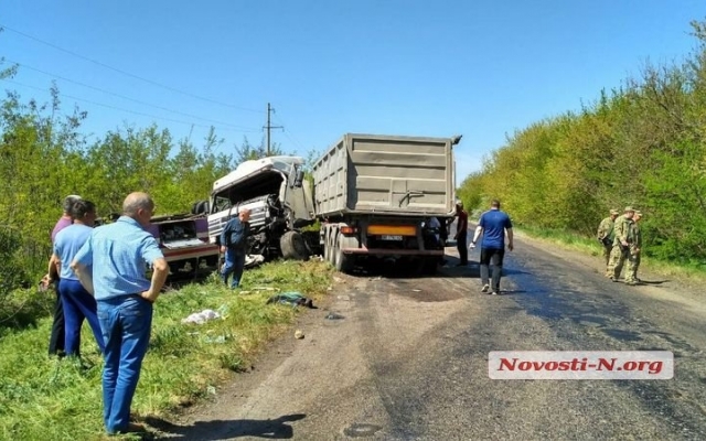 Жуткая авария на трассе: столкнулись зерновоз и два автобуса, более десятка пострадавших людей Фото № 18 Жуткая авария на трассе: столкнулись зерновоз и два автобуса, более десятка пострадавших людей Фото № 18
