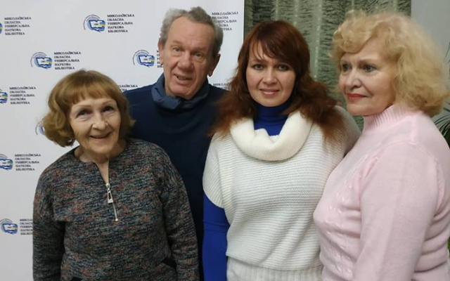 Заслуженная артистка Украины Сталина Лагошняк приехала на встречу с николаевцами прямо со съемочной площадки Фото № 0 Заслуженная артистка Украины Сталина Лагошняк приехала на встречу с николаевцами прямо со съемочной площадки Фото № 0