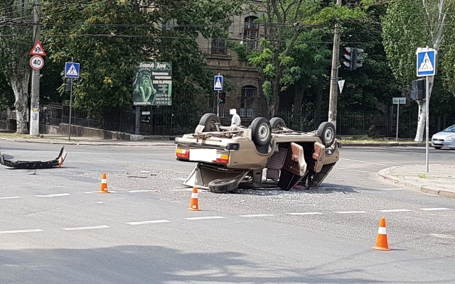 На Пограничной произошла серьезная авария, трех пострадавших отправили в больницу Фото № 1 На Пограничной произошла серьезная авария, трех пострадавших отправили в больницу Фото № 1