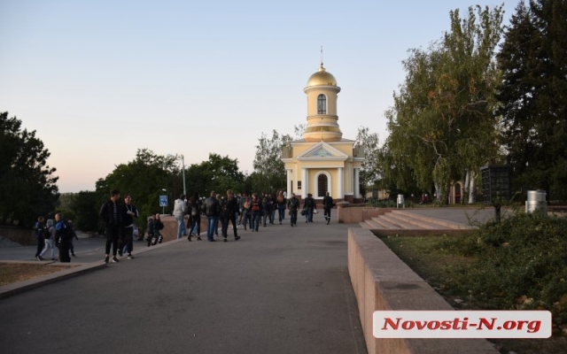 В Международный день памяти погибших мотоциклистов николаевские байкеры почтили память своих друзей Фото № 8 В Международный день памяти погибших мотоциклистов николаевские байкеры почтили память своих друзей Фото № 8