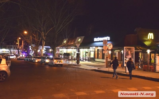 В Николаеве на Адмирала Макарова устроили стрельбу из-за очереди в McDonalds, есть пострадавшие Фото № 7 В Николаеве на Адмирала Макарова устроили стрельбу из-за очереди в McDonalds, есть пострадавшие Фото № 7