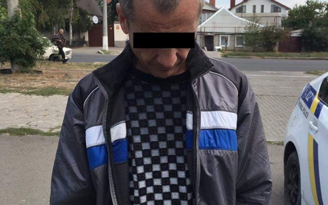 В Николаеве задержали мужчину разгуливающего по улицах с наркотиками Фото № 0 В Николаеве задержали мужчину разгуливающего по улицах с наркотиками Фото № 0