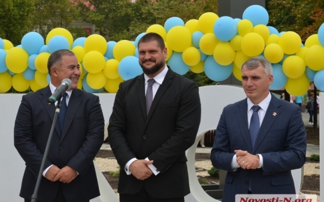 На Соборной ко Дню города открыли новый арт-объект - I like Mykolaiv и мини-парк в виде карты города Фото № 2 На Соборной ко Дню города открыли новый арт-объект - I like Mykolaiv и мини-парк в виде карты города Фото № 2