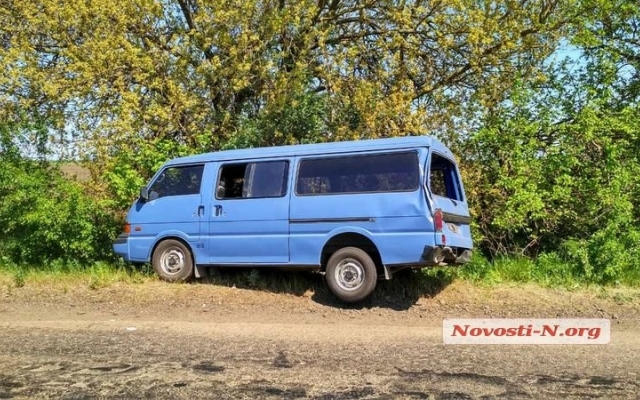 Жуткая авария на трассе: столкнулись зерновоз и два автобуса, более десятка пострадавших людей Фото № 15 Жуткая авария на трассе: столкнулись зерновоз и два автобуса, более десятка пострадавших людей Фото № 15