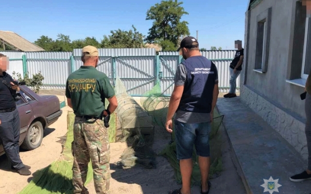 Сотрудники заповедного полуострова Кинбурнская коса незаконно вылавливали креветку в промышленных масштабах Фото № 3 Сотрудники заповедного полуострова Кинбурнская коса незаконно вылавливали креветку в промышленных масштабах Фото № 3