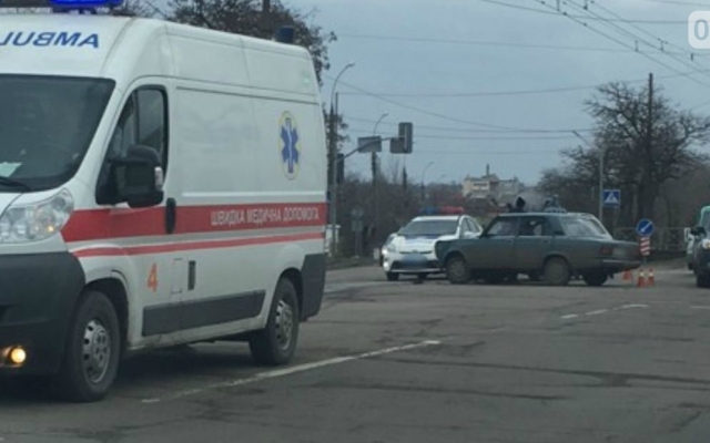 В Николаеве на Херсонском шоссе произошла авария, есть пострадавшие Фото № 2 В Николаеве на Херсонском шоссе произошла авария, есть пострадавшие Фото № 2