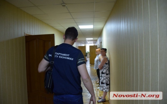В офисе Службы автодорог Николаевской области проходят обыски Фото № 1 В офисе Службы автодорог Николаевской области проходят обыски Фото № 1