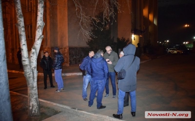 Управление патрульной полиции Николаева пикетируют активисты общественной организации «АвтоЕвроСила» Фото № 6 Управление патрульной полиции Николаева пикетируют активисты общественной организации «АвтоЕвроСила» Фото № 6