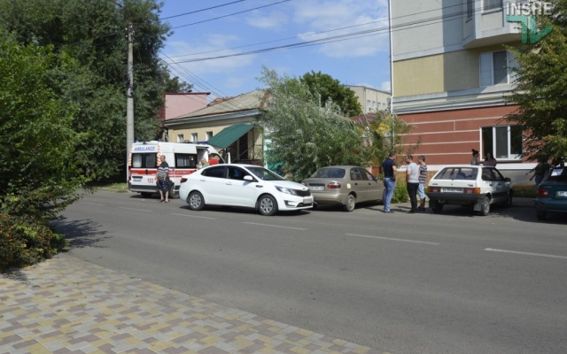 На Шнеерсона автомобиль сбил маленькую девочку, неожиданно выбежавшую на дорогу Фото № 0 На Шнеерсона автомобиль сбил маленькую девочку, неожиданно выбежавшую на дорогу Фото № 0