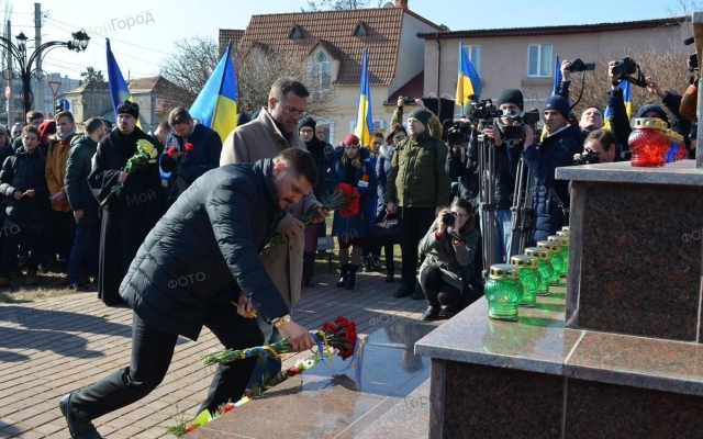 Жители Николаева почтили память Героев Небесной Сотни Фото № 6 Жители Николаева почтили память Героев Небесной Сотни Фото № 6