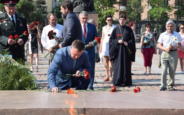 В Николаеве горожане отметили День памяти и скорби Фото № 18 В Николаеве горожане отметили День памяти и скорби Фото № 18