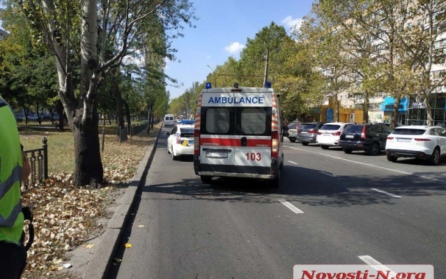 На Центральном проспекте автомобиль сбил женщину на пешеходном переходе Фото № 4 На Центральном проспекте автомобиль сбил женщину на пешеходном переходе Фото № 4