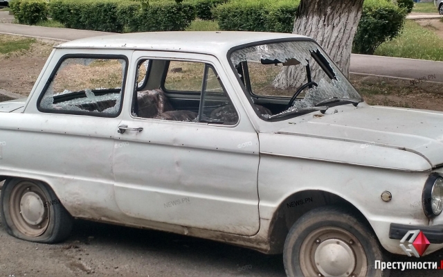 В Николаеве на Потемкинской неизвестные бросили разбитый автомобиль «Запорожец» с херсонскими госномерами Фото № 2 В Николаеве на Потемкинской неизвестные бросили разбитый автомобиль «Запорожец» с херсонскими госномерами Фото № 2