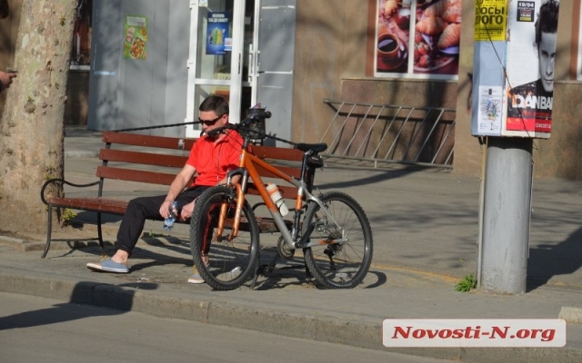 На Соборной под колесами иномарки оказался велосипедист, образовалась большая автомобильная пробка Фото № 0 На Соборной под колесами иномарки оказался велосипедист, образовалась большая автомобильная пробка Фото № 0