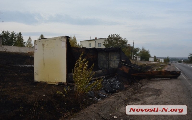 На объездной трассе возле Николаева затруднено движение из-за пожара Фото № 1 На объездной трассе возле Николаева затруднено движение из-за пожара Фото № 1