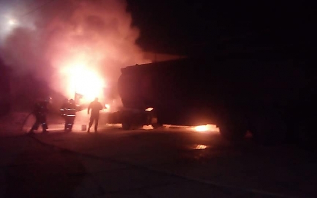 В Очакове загорелся бензовоз, водителя с ожогами госпитализировали в больницу Фото № 2 В Очакове загорелся бензовоз, водителя с ожогами госпитализировали в больницу Фото № 2