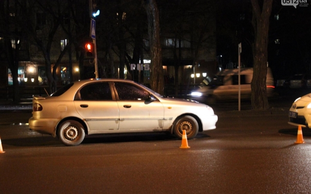 Возле остановки «Авангардная» водитель автомобиля не заметил пешехода и сбил его Фото № 1 Возле остановки «Авангардная» водитель автомобиля не заметил пешехода и сбил его Фото № 1