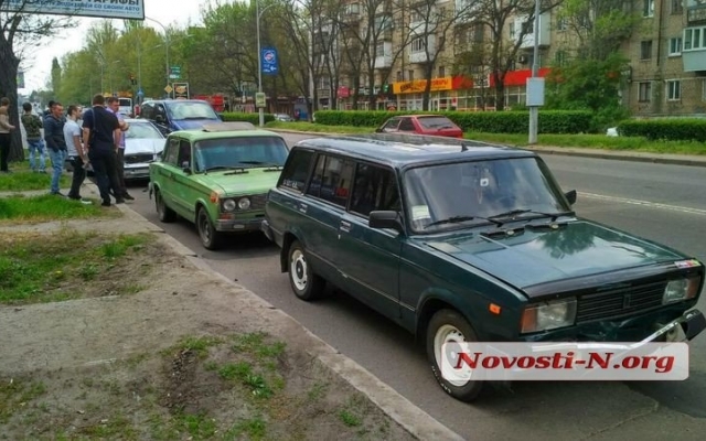 Авария на Богоявленском проспекте: столкнулись сразу три автомобиля Фото № 2 Авария на Богоявленском проспекте: столкнулись сразу три автомобиля Фото № 2