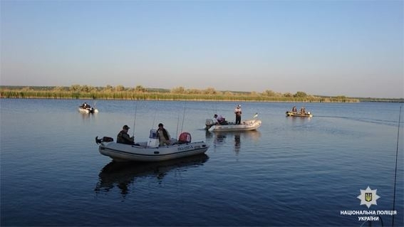 На Южном Буге сотрудники полиции выявили браконьера-водолаза, успевшего выловить более 100 раков Фото № 4 На Южном Буге сотрудники полиции выявили браконьера-водолаза, успевшего выловить более 100 раков Фото № 4