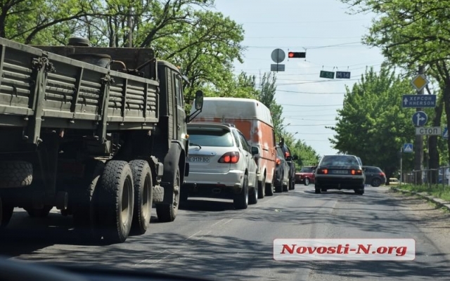 В Николаеве «хроническая пробка» возле Варваровского моста Фото № 6 В Николаеве «хроническая пробка» возле Варваровского моста Фото № 6