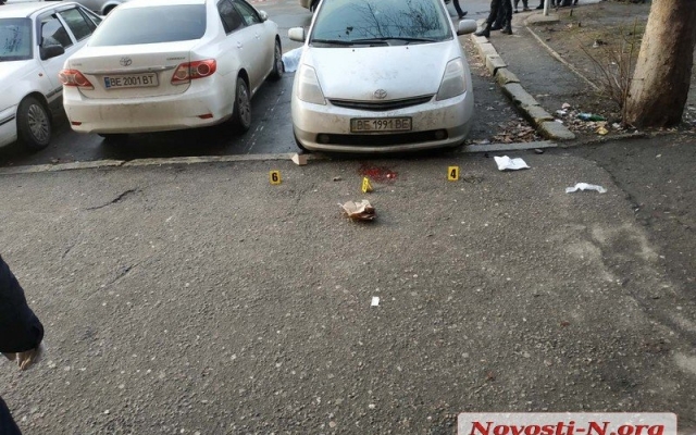 В Николаеве объявлен план «Перехват»: возле здания суда расстреляли мужчину и женщину Фото № 8 В Николаеве объявлен план «Перехват»: возле здания суда расстреляли мужчину и женщину Фото № 8