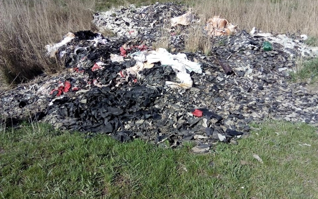 Красивейший полуостров Аляуды превращен в большую мусорную свалку Фото № 4 Красивейший полуостров Аляуды превращен в большую мусорную свалку Фото № 4