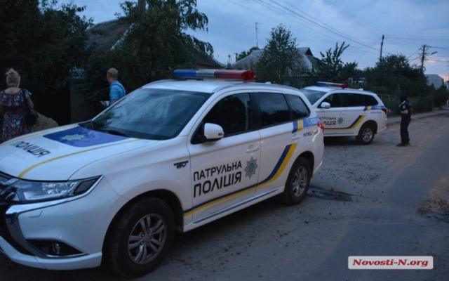 В микрорайоне Широкая Балка полиция задержала двух подозреваемых в торговле наркотиков Фото № 2 В микрорайоне Широкая Балка полиция задержала двух подозреваемых в торговле наркотиков Фото № 2