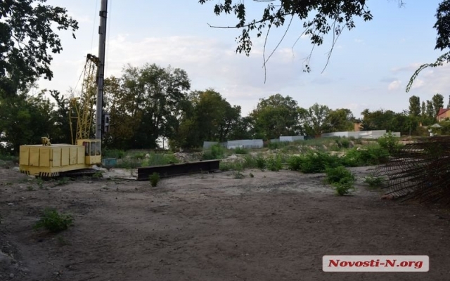 Забор вокруг скандальной стройки в микрорайоне «Леваневцев» начали восстанавливать Фото № 7 Забор вокруг скандальной стройки в микрорайоне «Леваневцев» начали восстанавливать Фото № 7