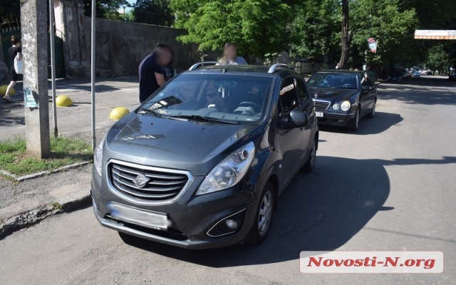 На Московской столкнулись Ford Kuga и Ravon Фото № 2 На Московской столкнулись Ford Kuga и Ravon Фото № 2