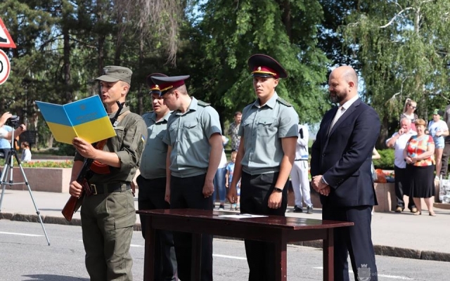 Молодые нацгвардийцы торжественно приняли военную присягу в центре Николаева Фото № 18 Молодые нацгвардийцы торжественно приняли военную присягу в центре Николаева Фото № 18