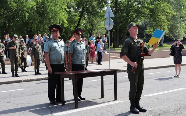 Молодые нацгвардийцы торжественно приняли военную присягу в центре Николаева Фото № 0 Молодые нацгвардийцы торжественно приняли военную присягу в центре Николаева Фото № 0