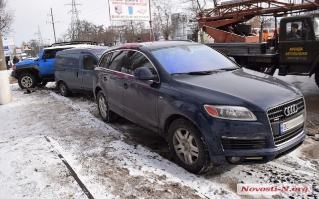 На Космонавтов столкнулись сразу четыре автомобиля Фото № 4 На Космонавтов столкнулись сразу четыре автомобиля Фото № 4