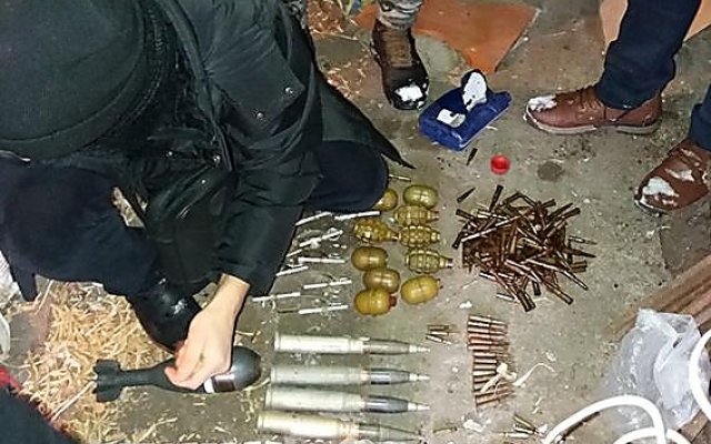 Подозреваемого в изнасиловании уроженца Николаевской области задержали, в его убежище обнаружили целый арсенал боеприпасов Фото № 0 Подозреваемого в изнасиловании уроженца Николаевской области задержали, в его убежище обнаружили целый арсенал боеприпасов Фото № 0