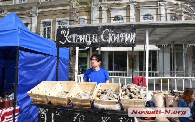 В праздничные дни Соборная улица превратилась в кафе под открытым небом Фото № 3 В праздничные дни Соборная улица превратилась в кафе под открытым небом Фото № 3