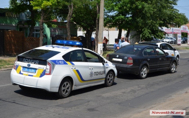На Садовой столкнулись два легковых автомобиля, временно не ходят троллейбусы Фото № 5 На Садовой столкнулись два легковых автомобиля, временно не ходят троллейбусы Фото № 5
