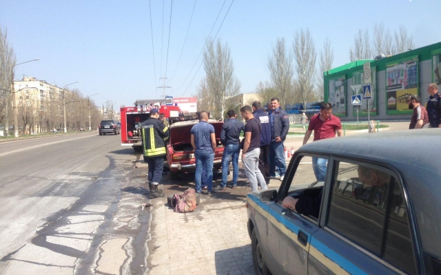 В Николаеве на улице по неизвестным причинам сгорел автомобиль «ВАЗ-2106» Фото № 2 В Николаеве на улице по неизвестным причинам сгорел автомобиль «ВАЗ-2106» Фото № 2