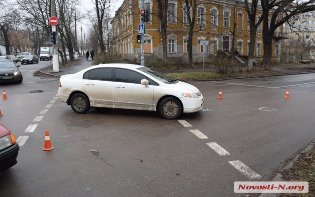 На Большой Морской автомобиль на переходном переходе сбил женщину Фото № 3 На Большой Морской автомобиль на переходном переходе сбил женщину Фото № 3