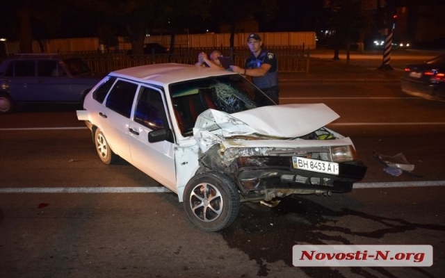 На Центральном проспекте столкнулись два автомобиля, пострадавший от госпитализации отказался Фото № 0 На Центральном проспекте столкнулись два автомобиля, пострадавший от госпитализации отказался Фото № 0