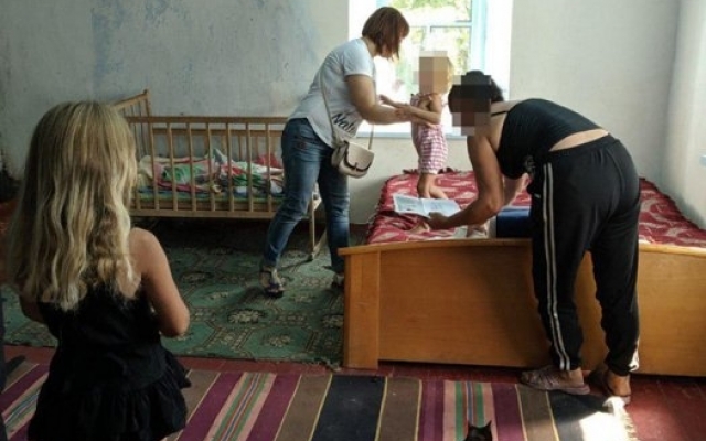 В Николаевской области многодетную мать могут лишить родительских прав Фото № 2 В Николаевской области многодетную мать могут лишить родительских прав Фото № 2