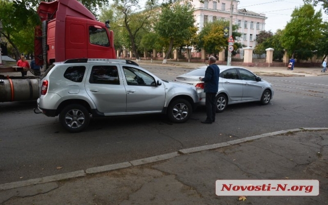 В Николаеве произошло ДТП на пересечении улицы Сенной и Корабелов Фото № 0 В Николаеве произошло ДТП на пересечении улицы Сенной и Корабелов Фото № 0