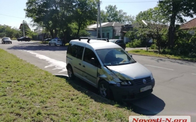 Аварии не удалось избежать: в результате дорожного инцидента пострадала женщина Фото № 5 Аварии не удалось избежать: в результате дорожного инцидента пострадала женщина Фото № 5