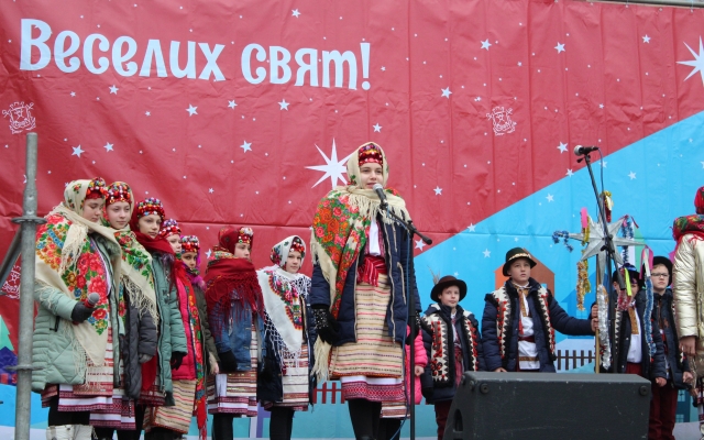 В Николаеве колядками, щедривками и шутками завершили праздничный фестиваль зимних развлечений Фото № 2 В Николаеве колядками, щедривками и шутками завершили праздничный фестиваль зимних развлечений Фото № 2