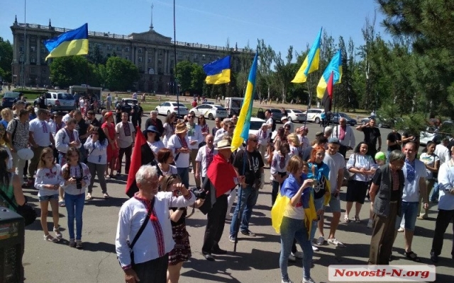 Жители Николаева прошли традиционным парадом по улицам нашего города Фото № 22 Жители Николаева прошли традиционным парадом по улицам нашего города Фото № 22