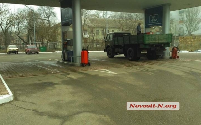 Водитель автомобиля увез с АЗС заправочный пистолет Фото № 4 Водитель автомобиля увез с АЗС заправочный пистолет Фото № 4