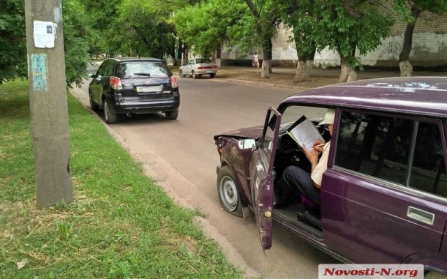 Водитель автомобиля «ВАЗ-2104» решил проскочить на красный свет светофора и столкнулся с иномаркой Фото № 4 Водитель автомобиля «ВАЗ-2104» решил проскочить на красный свет светофора и столкнулся с иномаркой Фото № 4